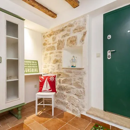 Charming Little House In Center Apartment *