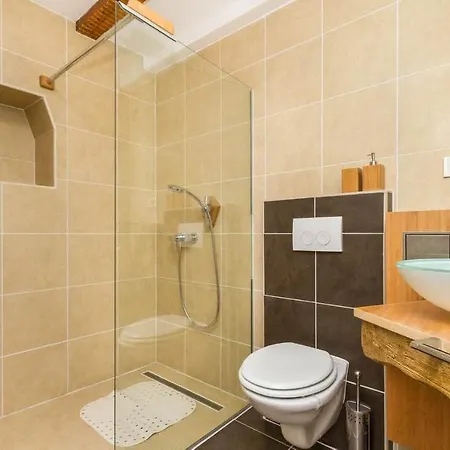 Apartamento Charming Little House In Center Split